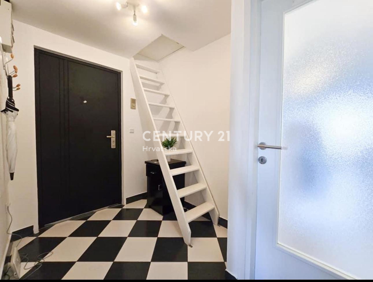 POREČ, PRODAJA, DVONADSTROPNO STANOVANJE S POGLEDOM NA MORJE