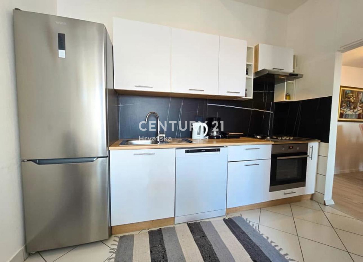 POREČ, PRODAJA, DVONADSTROPNO STANOVANJE S POGLEDOM NA MORJE