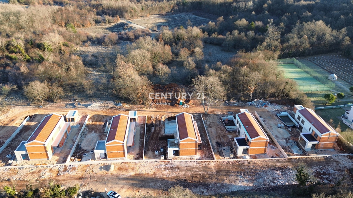 LABIN, NOVOZGRADNENA VILA S BAZENOM IN 4 SPALNE SOBE