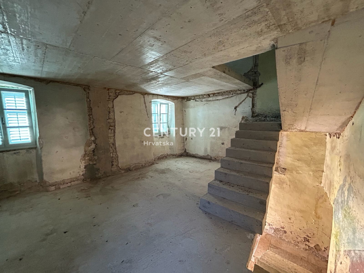 OPRTALJ, HOTEL, DELNO RENOVIRANA KAMNITA STARINA