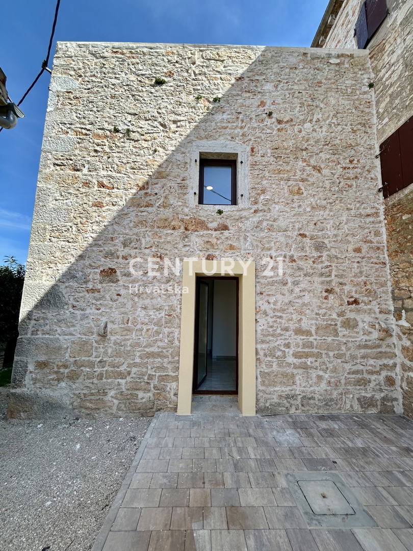 POREČ, OKOLICA, KAMNITA HIŠA V NIZU S POGLEDOM NA MORJE