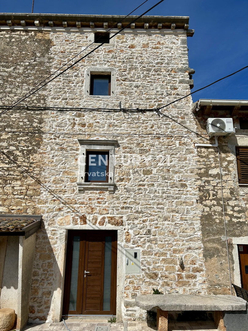 POREČ, OKOLICA, KAMNITA HIŠA V NIZU S POGLEDOM NA MORJE