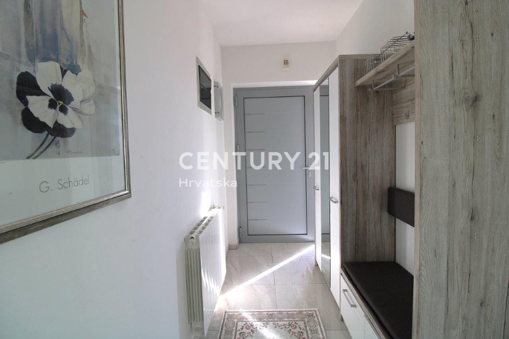 POREČ, PRODAJA SE HIŠA, PRIZEMLJE SAMO 7 KM OD CENTRA IN MORJA