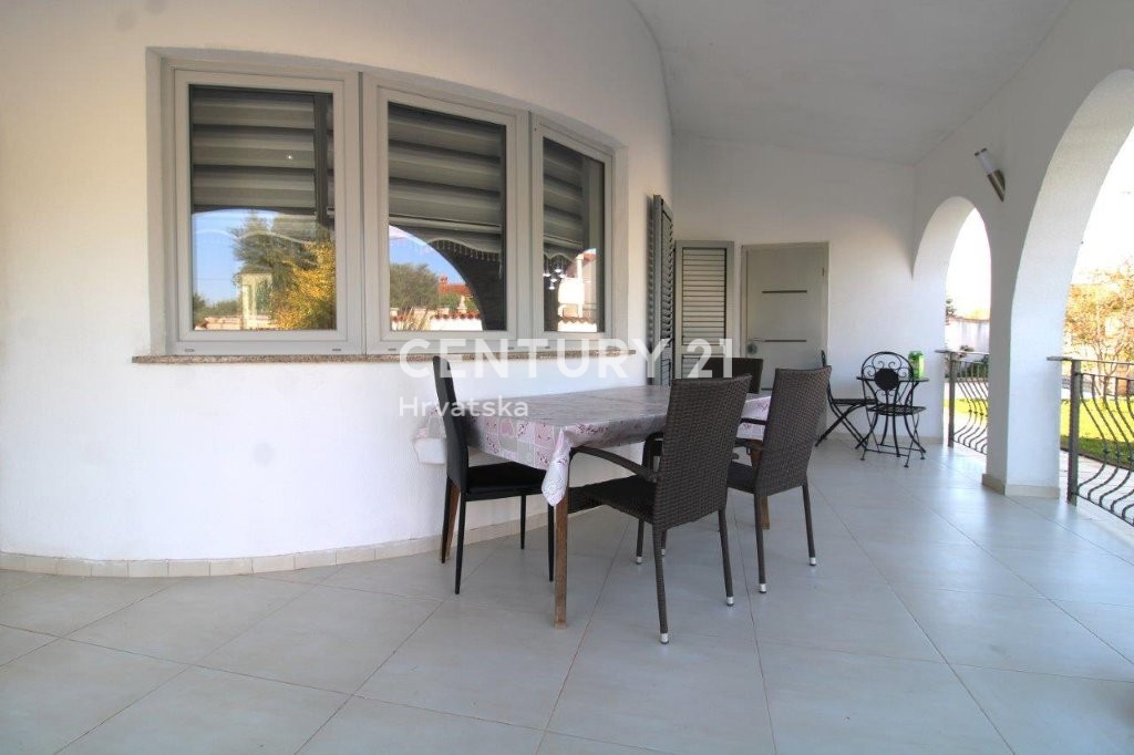 POREČ, PRODAJA SE HIŠA, PRIZEMLJE SAMO 7 KM OD CENTRA IN MORJA