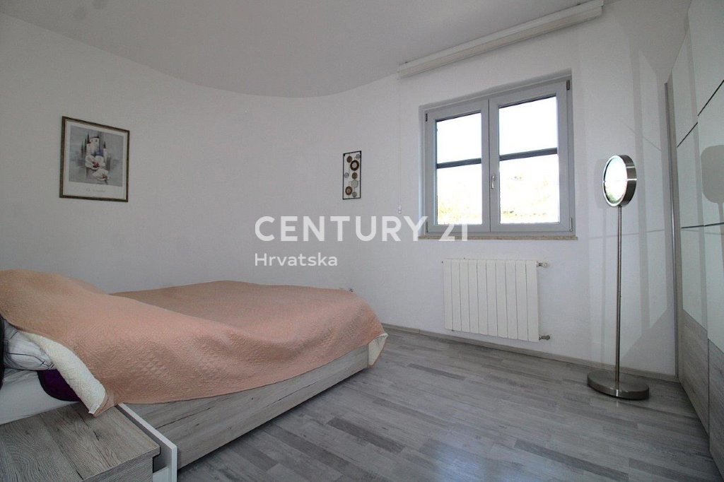 POREČ, PRODAJA SE HIŠA, PRIZEMLJE SAMO 7 KM OD CENTRA IN MORJA