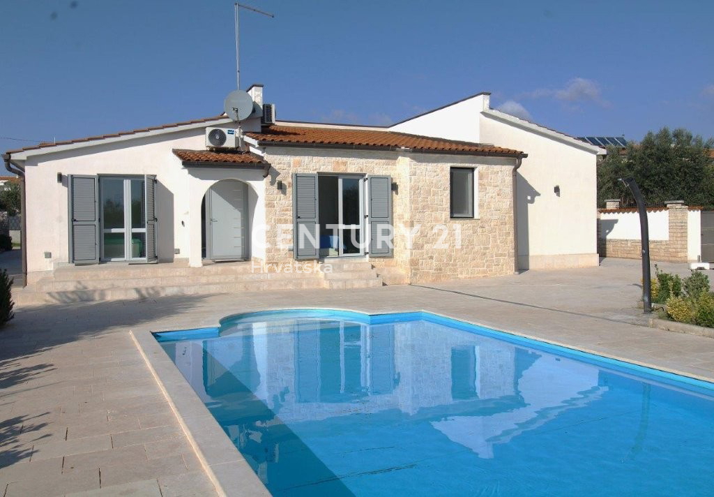 POREČ, PRODAJA SE HIŠA, PRIZEMLJE SAMO 7 KM OD CENTRA IN MORJA