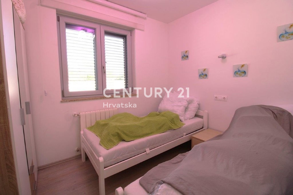 POREČ, PRODAJA SE HIŠA, PRIZEMLJE SAMO 7 KM OD CENTRA IN MORJA