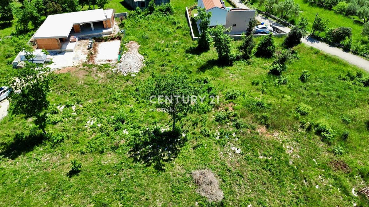 KRNICA, OKOLICA, GRADBENI TEREN S POGLEDOM NA MORJE
