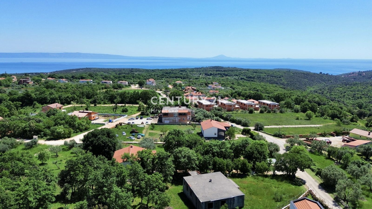 KRNICA, OKOLICA, GRADBENI TEREN S POGLEDOM NA MORJE