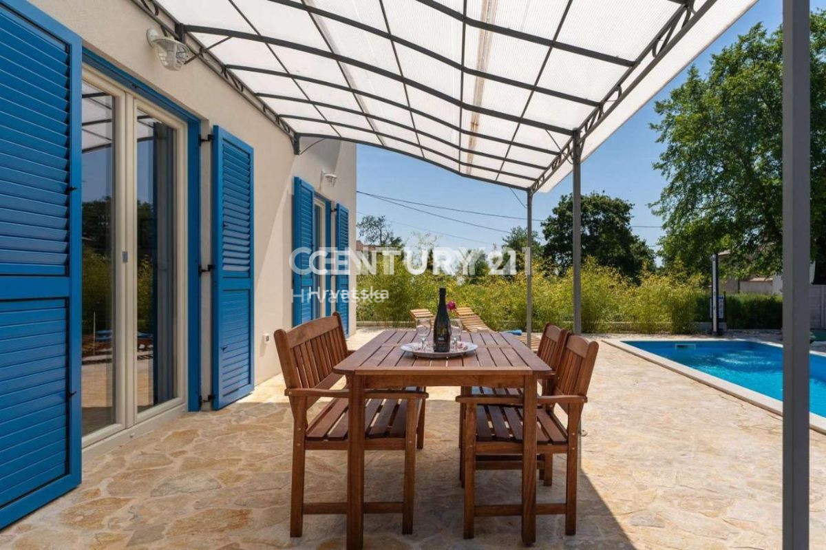 POREČ, VIŠNJAN, ROMANTIČNA HIŠA S ČUDOVITO OKOLICO IN BAZENOM