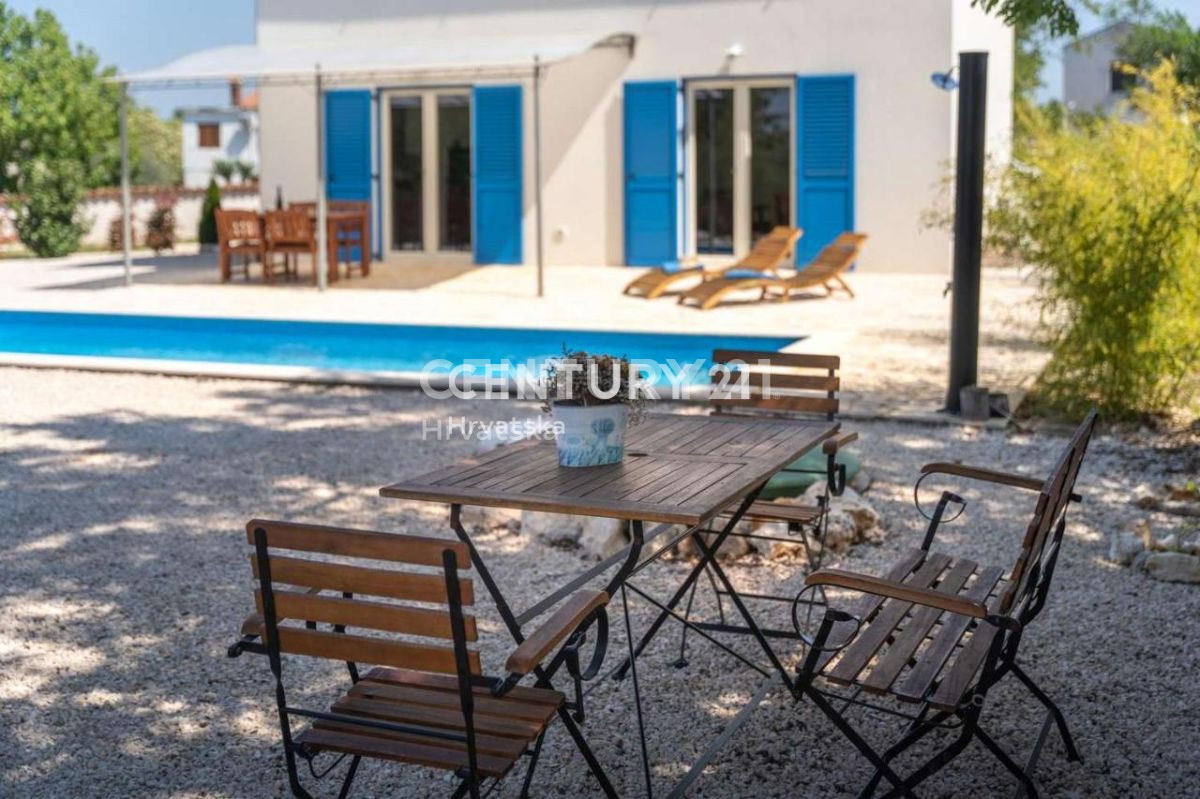 POREČ, VIŠNJAN, ROMANTIČNA HIŠA S ČUDOVITO OKOLICO IN BAZENOM