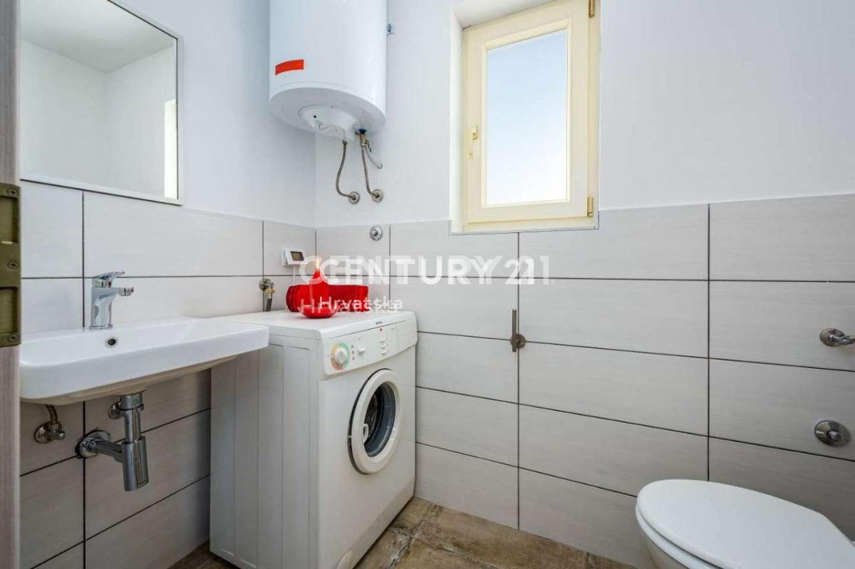 POREČ, VIŠNJAN, ROMANTIČNA HIŠA S ČUDOVITO OKOLICO IN BAZENOM