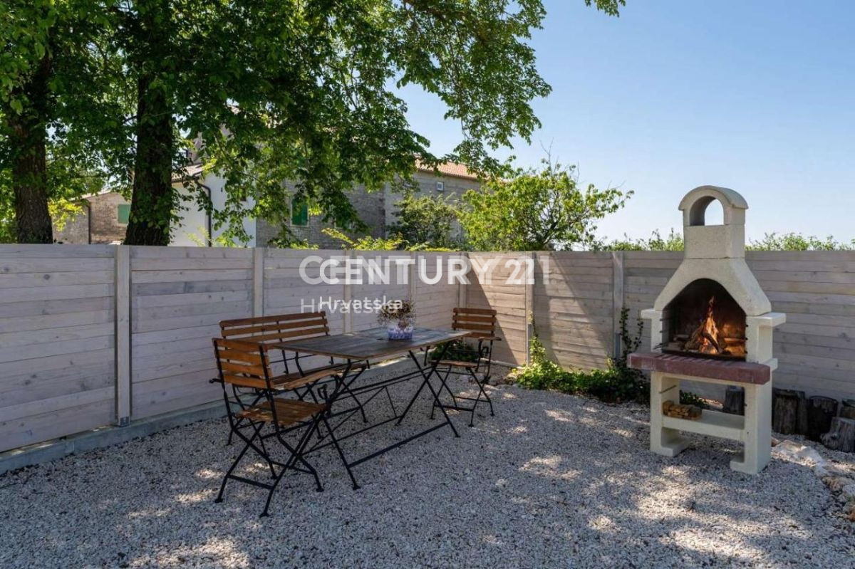 POREČ, VIŠNJAN, ROMANTIČNA HIŠA S ČUDOVITO OKOLICO IN BAZENOM