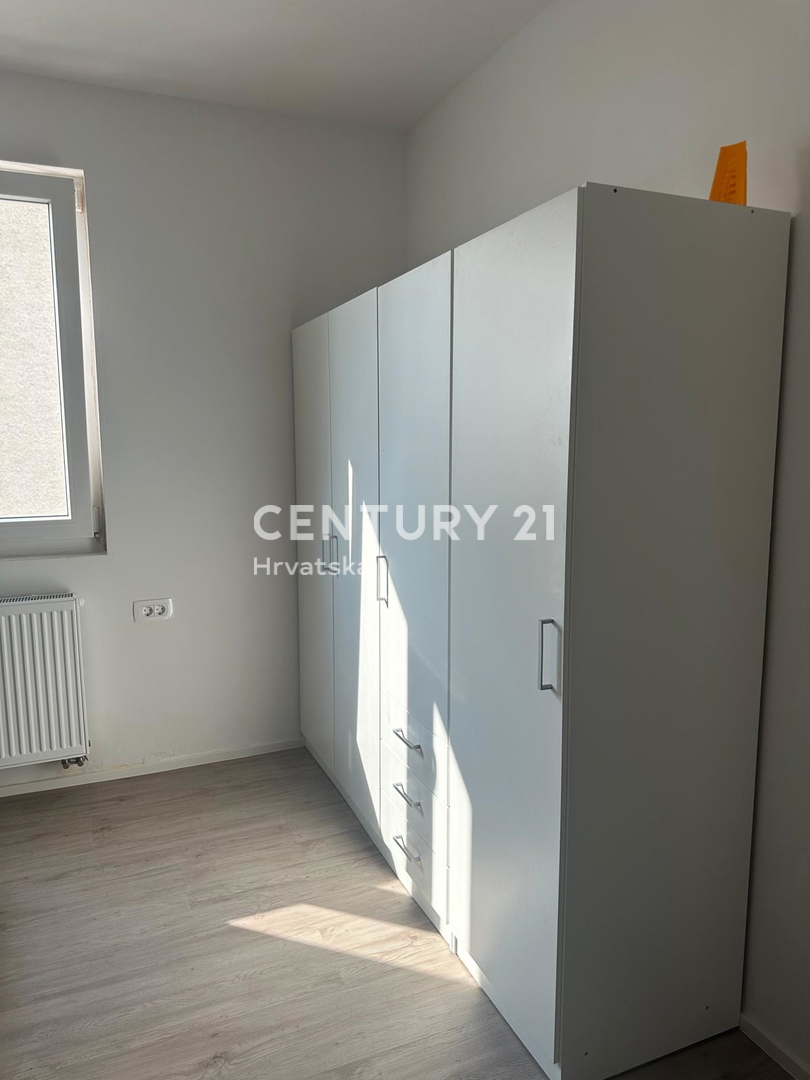 FUNTANA, PRODAJA TROSOBNEGA STANOVANJA V 1. NADSTROPJU S TERASO 70 M2, ODLIČNA LOKACIJA