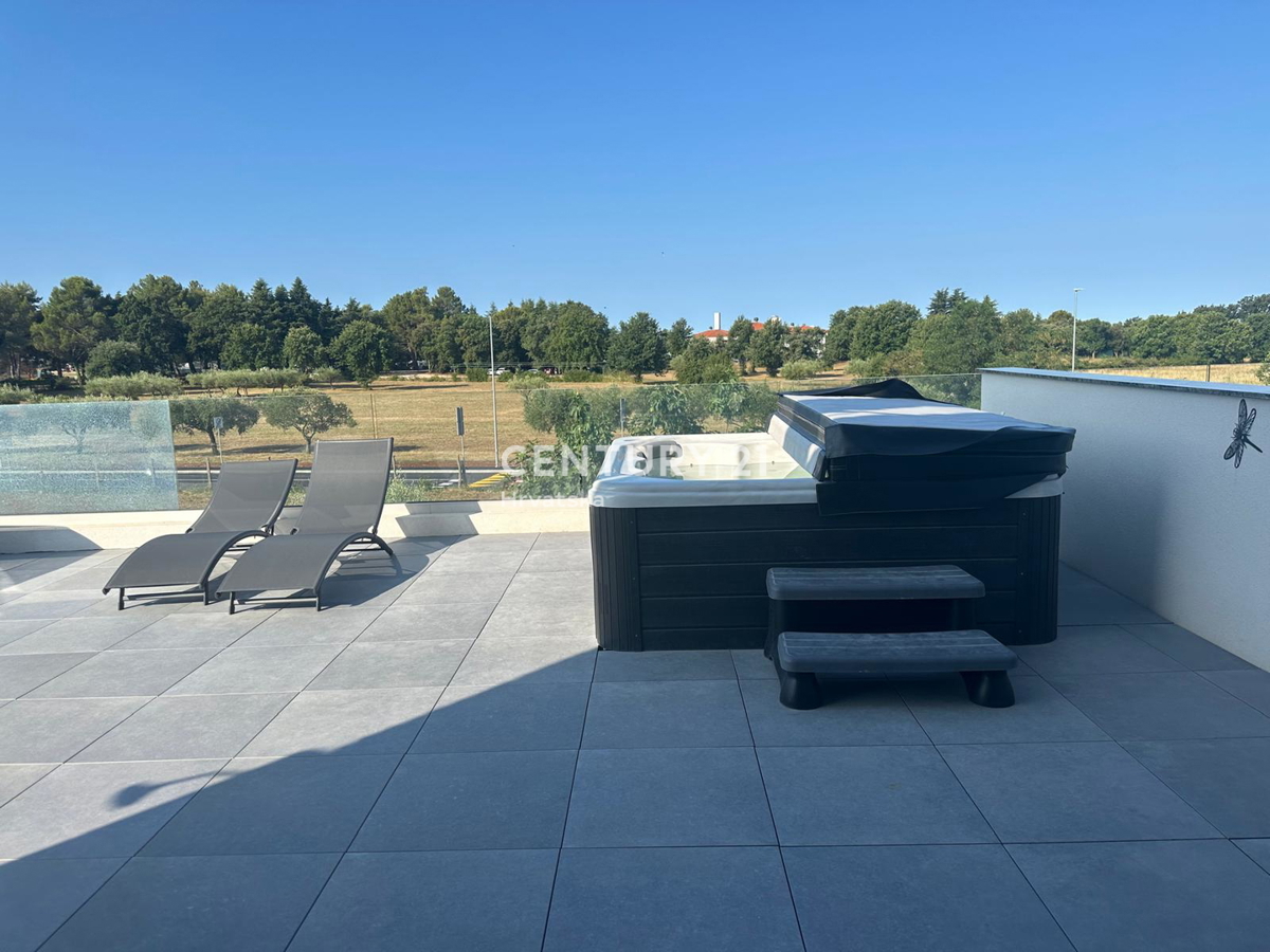 FUNTANA, PRODAJA TROSOBNEGA STANOVANJA V 1. NADSTROPJU S TERASO 70 M2, ODLIČNA LOKACIJA