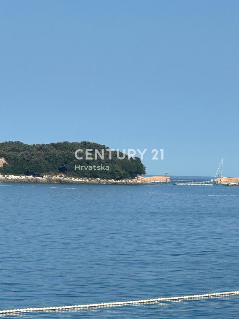 FUNTANA, PRODAJA TROSOBNEGA STANOVANJA V 1. NADSTROPJU S TERASO 70 M2, ODLIČNA LOKACIJA