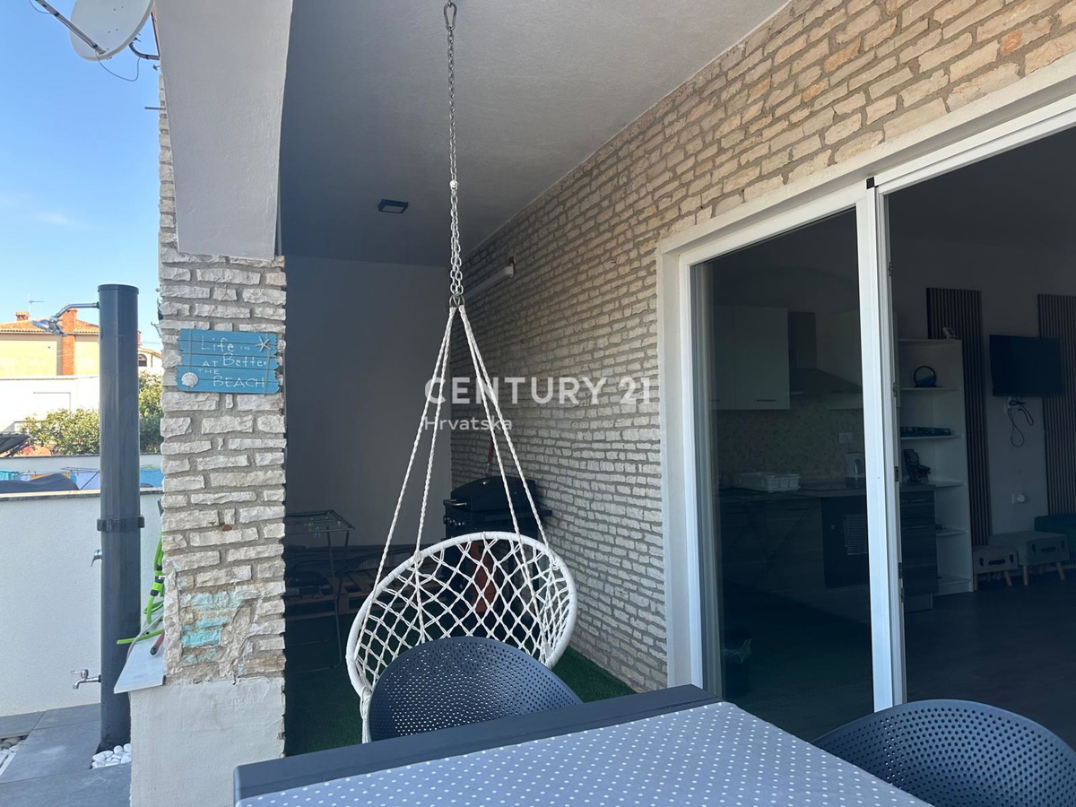 FUNTANA, PRODAJA TROSOBNEGA STANOVANJA V 1. NADSTROPJU S TERASO 70 M2, ODLIČNA LOKACIJA