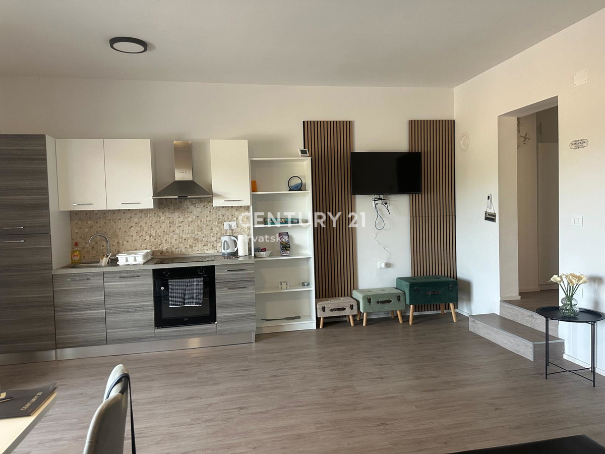 FUNTANA, PRODAJA TROSOBNEGA STANOVANJA V 1. NADSTROPJU S TERASO 70 M2, ODLIČNA LOKACIJA