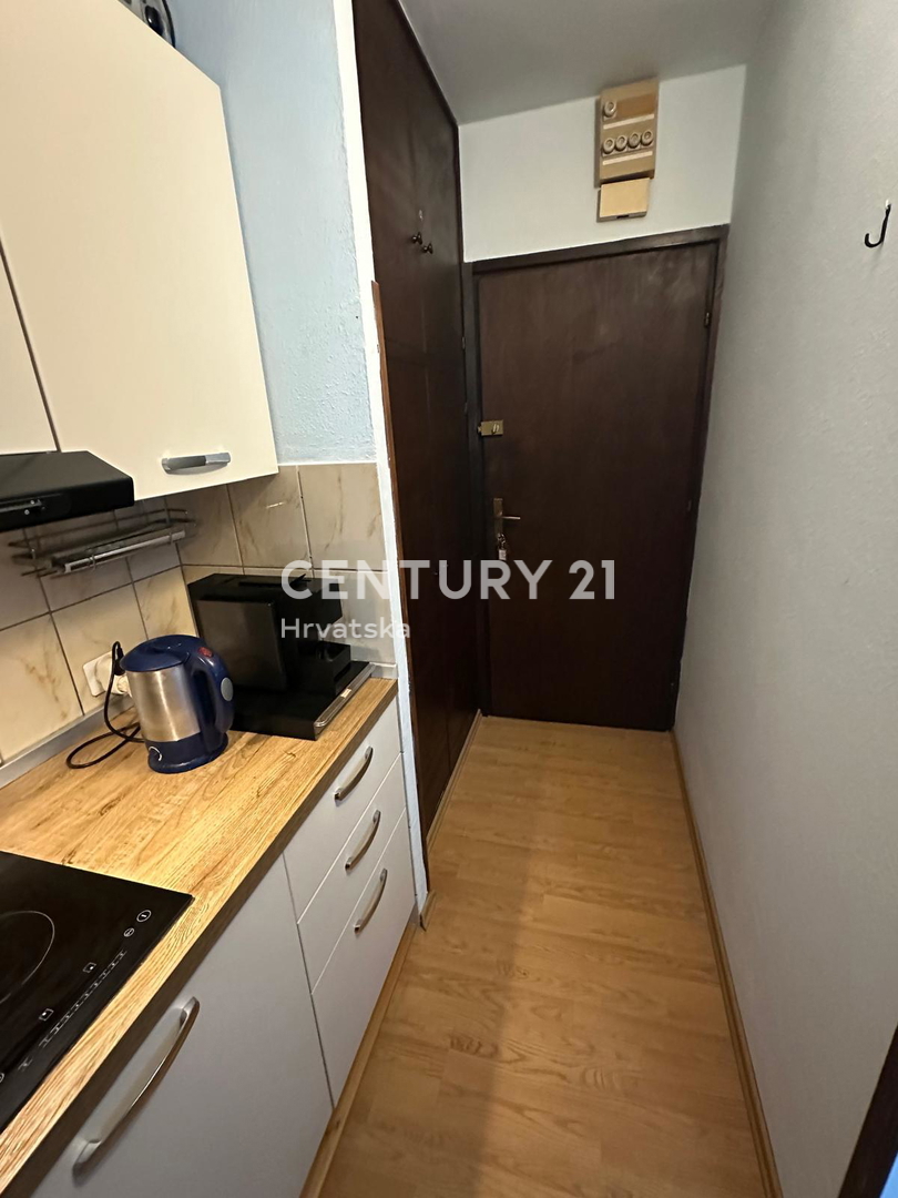 POREČ, PRODAJA SE STAN 50 M OD MORA, PRILOŽNOST