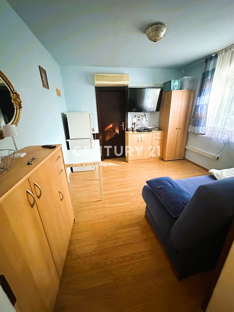 POREČ, PRODAJA SE STAN 50 M OD MORA, PRILOŽNOST