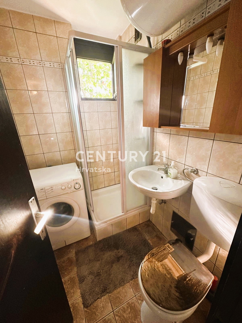 POREČ, PRODAJA SE STAN 50 M OD MORA, PRILOŽNOST