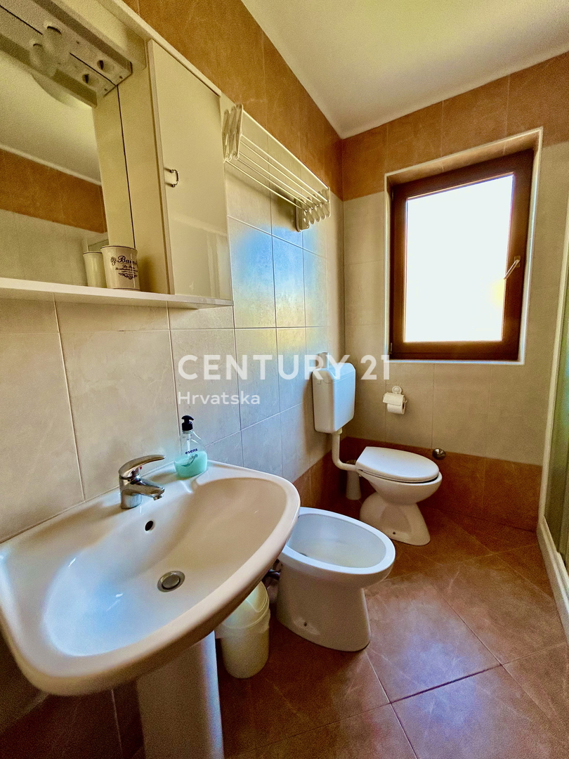 NOVIGRAD, DVOSOBNO STANOVANJE SAMO 800 METROV OD PLAŽE IN MORJA