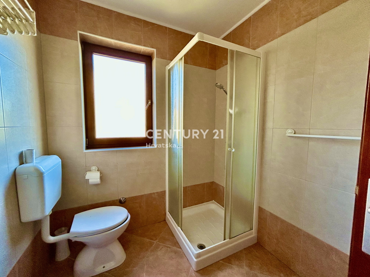 NOVIGRAD, DVOSOBNO STANOVANJE SAMO 800 METROV OD PLAŽE IN MORJA