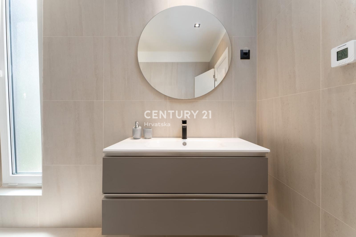 VABRIGA, ČUDOVITA, LUKSUZNA VILA S BAZENOM NA ODLIČNI LOKACIJI