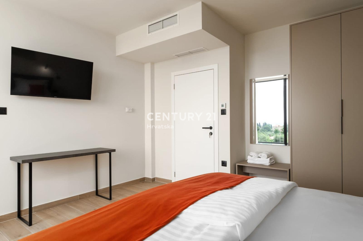 VABRIGA, ČUDOVITA, LUKSUZNA VILA S BAZENOM NA ODLIČNI LOKACIJI