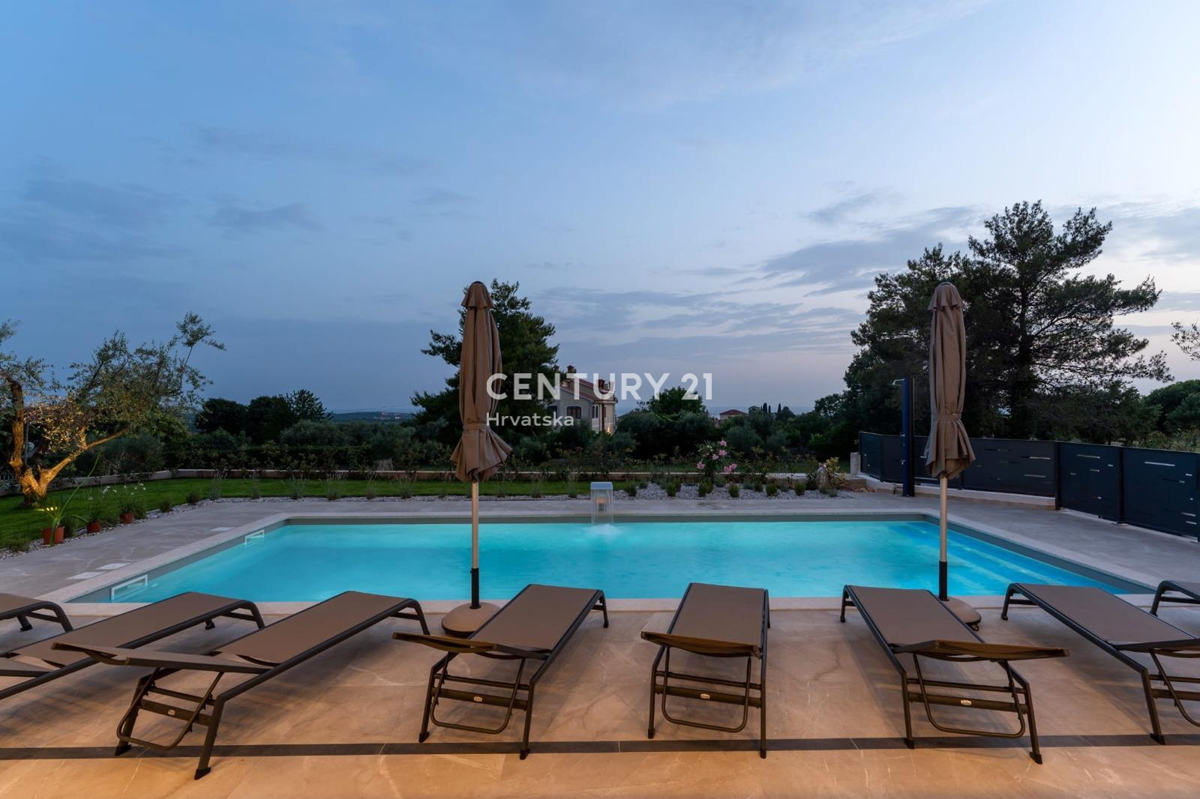 VABRIGA, ČUDOVITA, LUKSUZNA VILA S BAZENOM NA ODLIČNI LOKACIJI