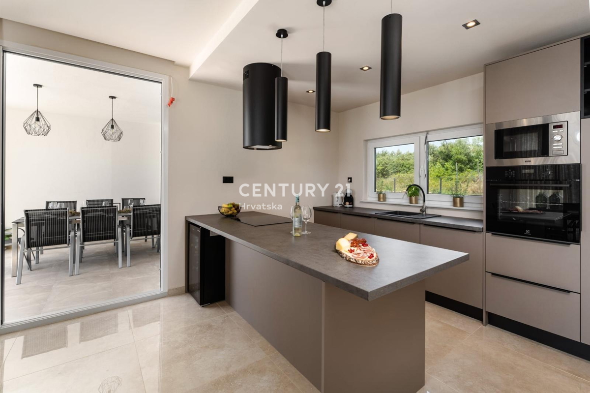 VABRIGA, ČUDOVITA, LUKSUZNA VILA S BAZENOM NA ODLIČNI LOKACIJI