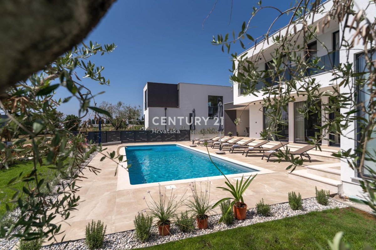 VABRIGA, ČUDOVITA, LUKSUZNA VILA S BAZENOM NA ODLIČNI LOKACIJI