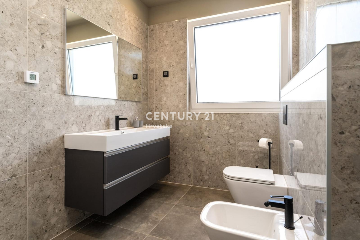 VABRIGA, ČUDOVITA, LUKSUZNA VILA S BAZENOM NA ODLIČNI LOKACIJI