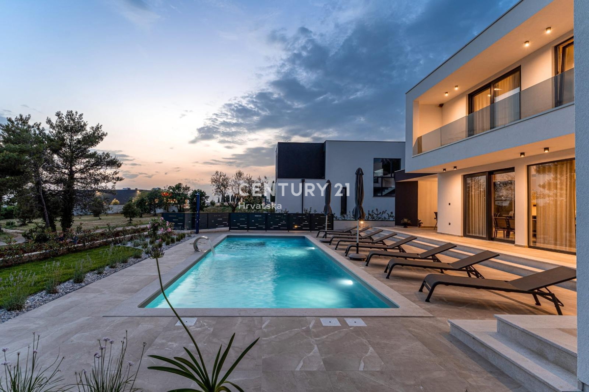 VABRIGA, ČUDOVITA, LUKSUZNA VILA S BAZENOM NA ODLIČNI LOKACIJI