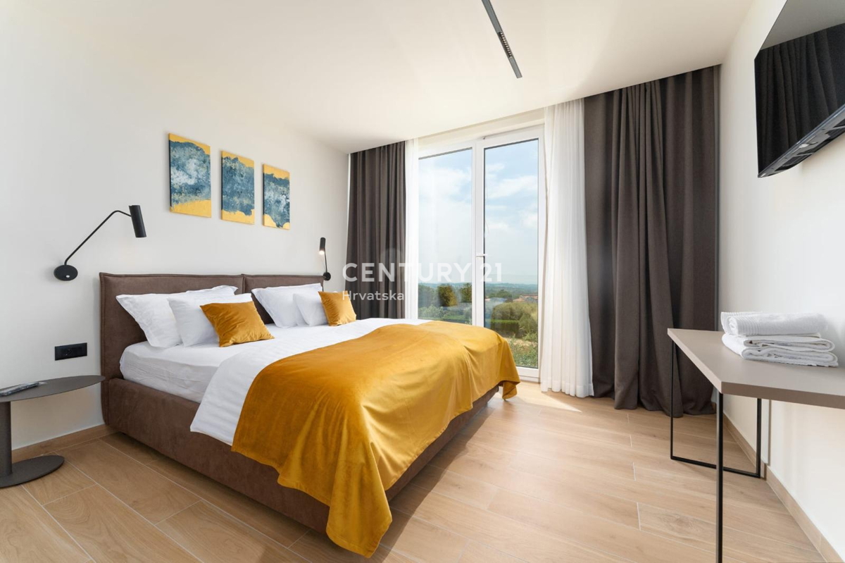 VABRIGA, ČUDOVITA, LUKSUZNA VILA S BAZENOM NA ODLIČNI LOKACIJI