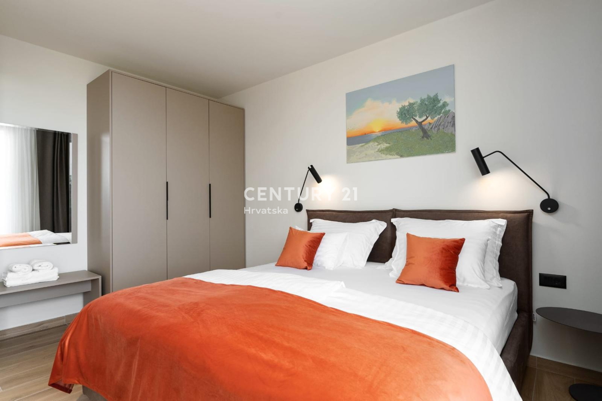 VABRIGA, ČUDOVITA, LUKSUZNA VILA S BAZENOM NA ODLIČNI LOKACIJI