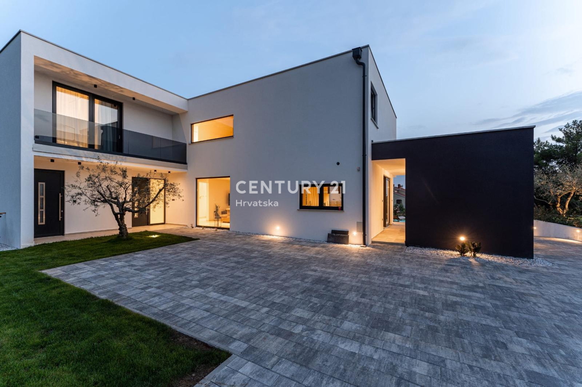 VABRIGA, ČUDOVITA, LUKSUZNA VILA S BAZENOM NA ODLIČNI LOKACIJI