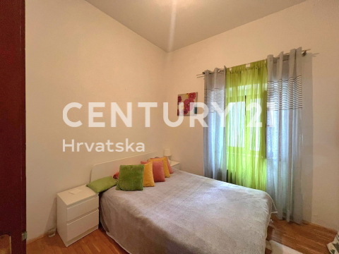 POREČ, ČUDOVITO STANOVANJE V SREDIŠČU MESTA