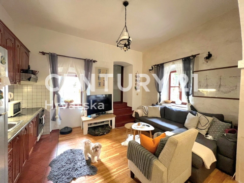 POREČ, ČUDOVITO STANOVANJE V SREDIŠČU MESTA