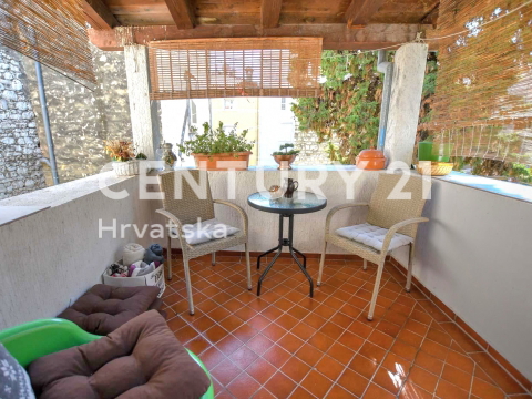 POREČ, ČUDOVITO STANOVANJE V SREDIŠČU MESTA