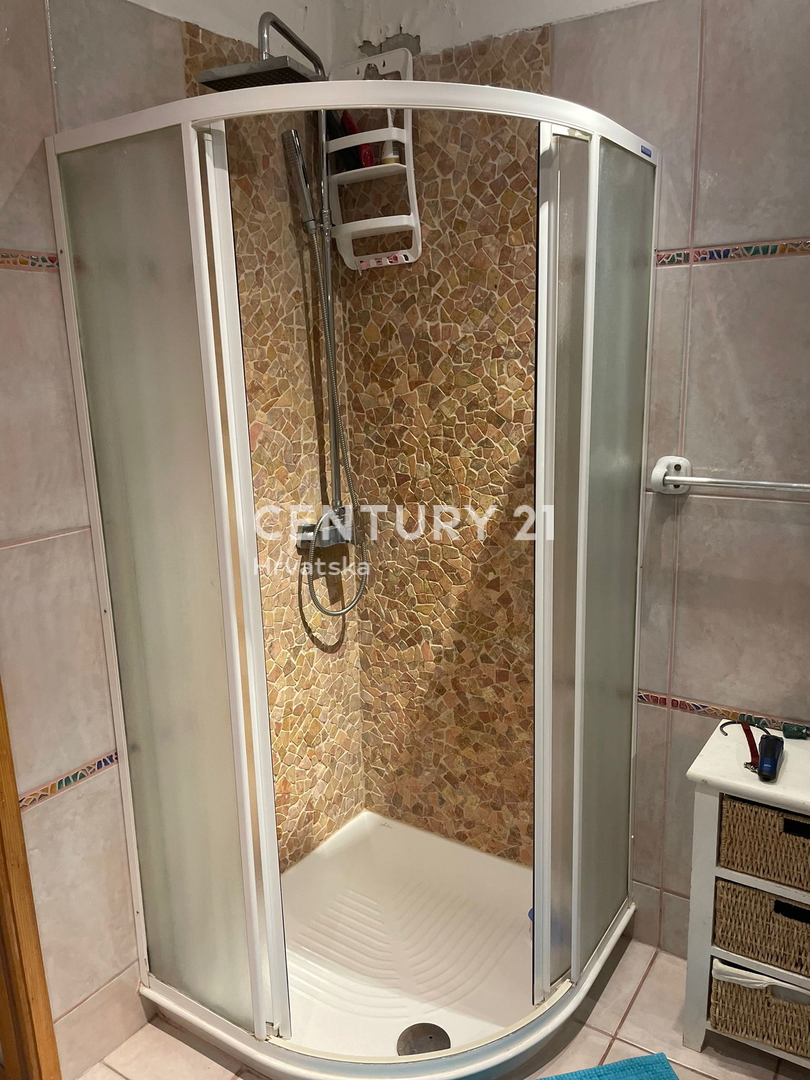 CRES, PRODAJA GOSTINSKO-STANOVANJSKE VENECIJSKE VILE V CENTRU