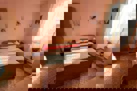 CRES, PRODAJA GOSTINSKO-STANOVANJSKE VENECIJSKE VILE V CENTRU