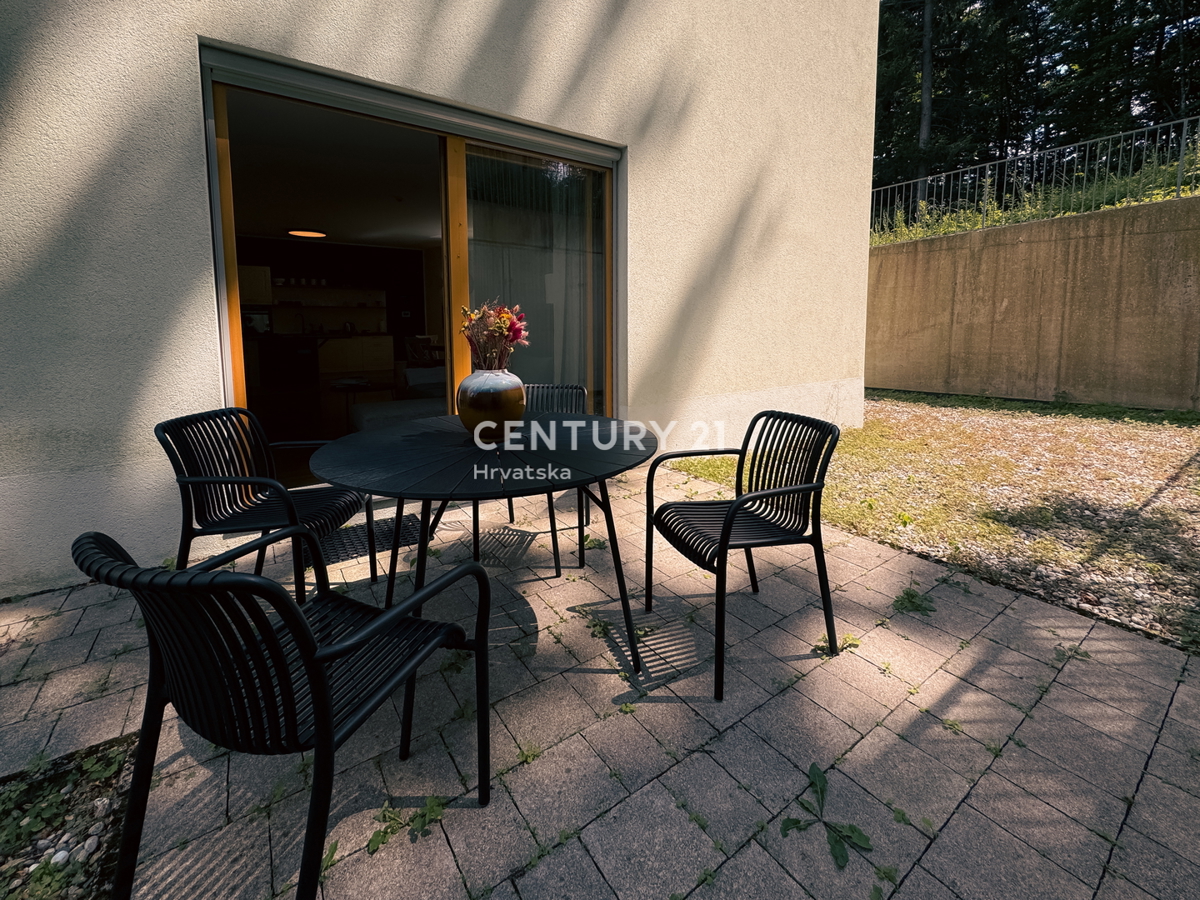 MARIBOR, POHORJE, STANOVANJE V PRITLIČJU Z VELIKIM ATRIJEM