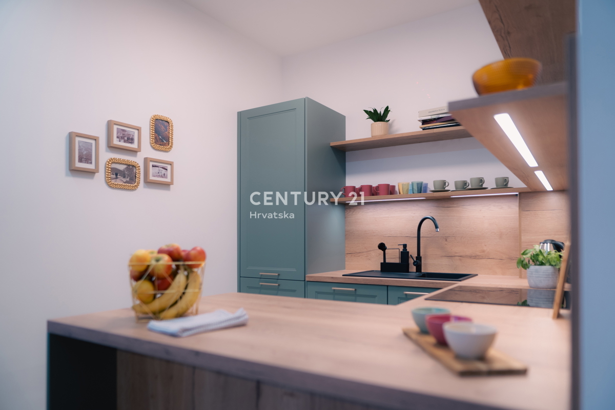 MARIBOR, POHORJE, STANOVANJE V PRITLIČJU Z VELIKIM ATRIJEM