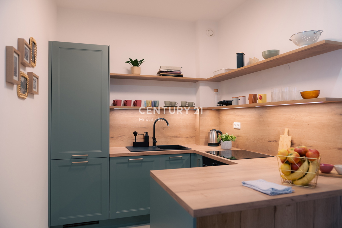 MARIBOR, POHORJE, STANOVANJE V PRITLIČJU Z VELIKIM ATRIJEM