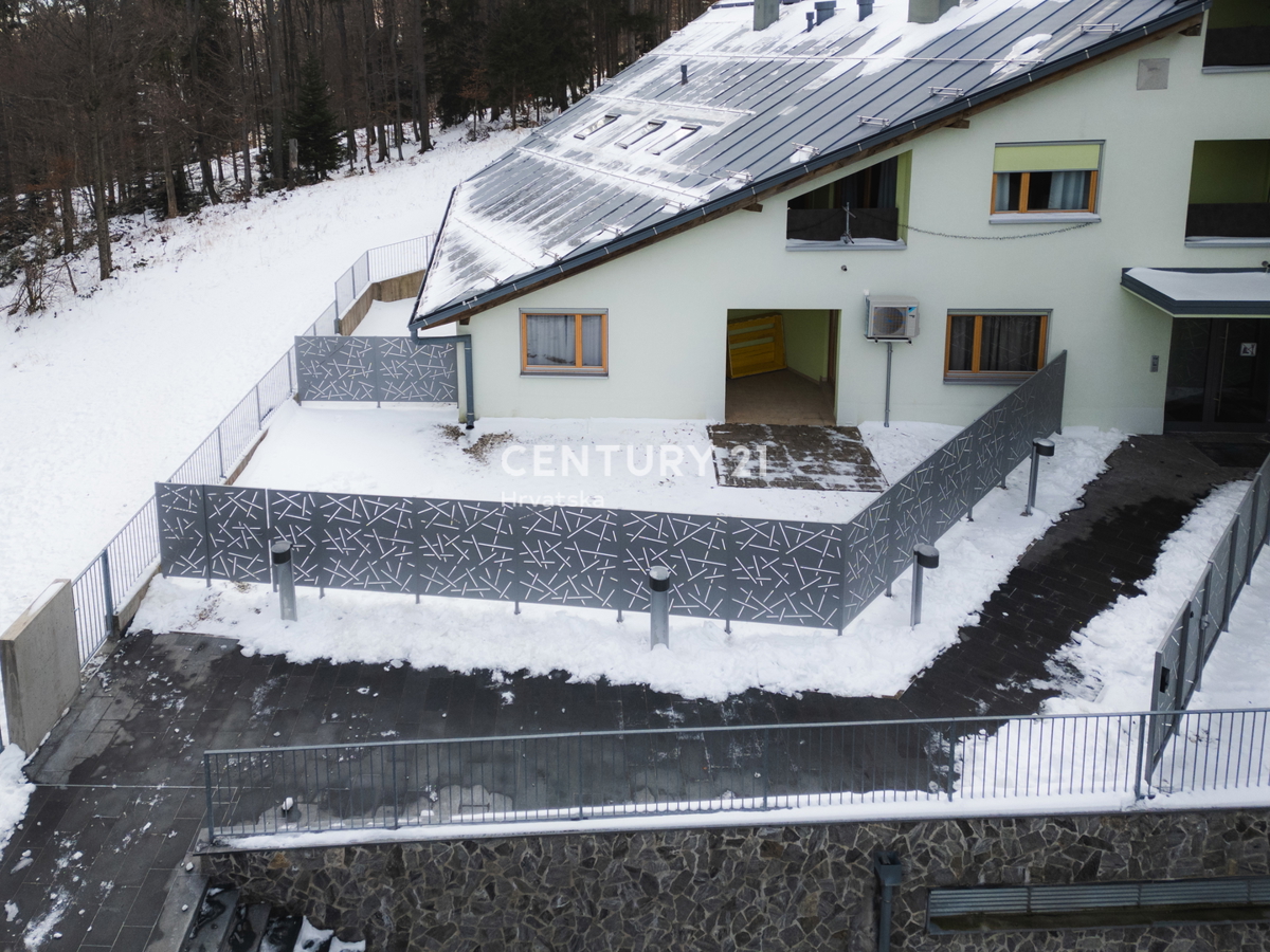 MARIBOR, POHORJE, STANOVANJE V PRITLIČJU Z VELIKIM ATRIJEM