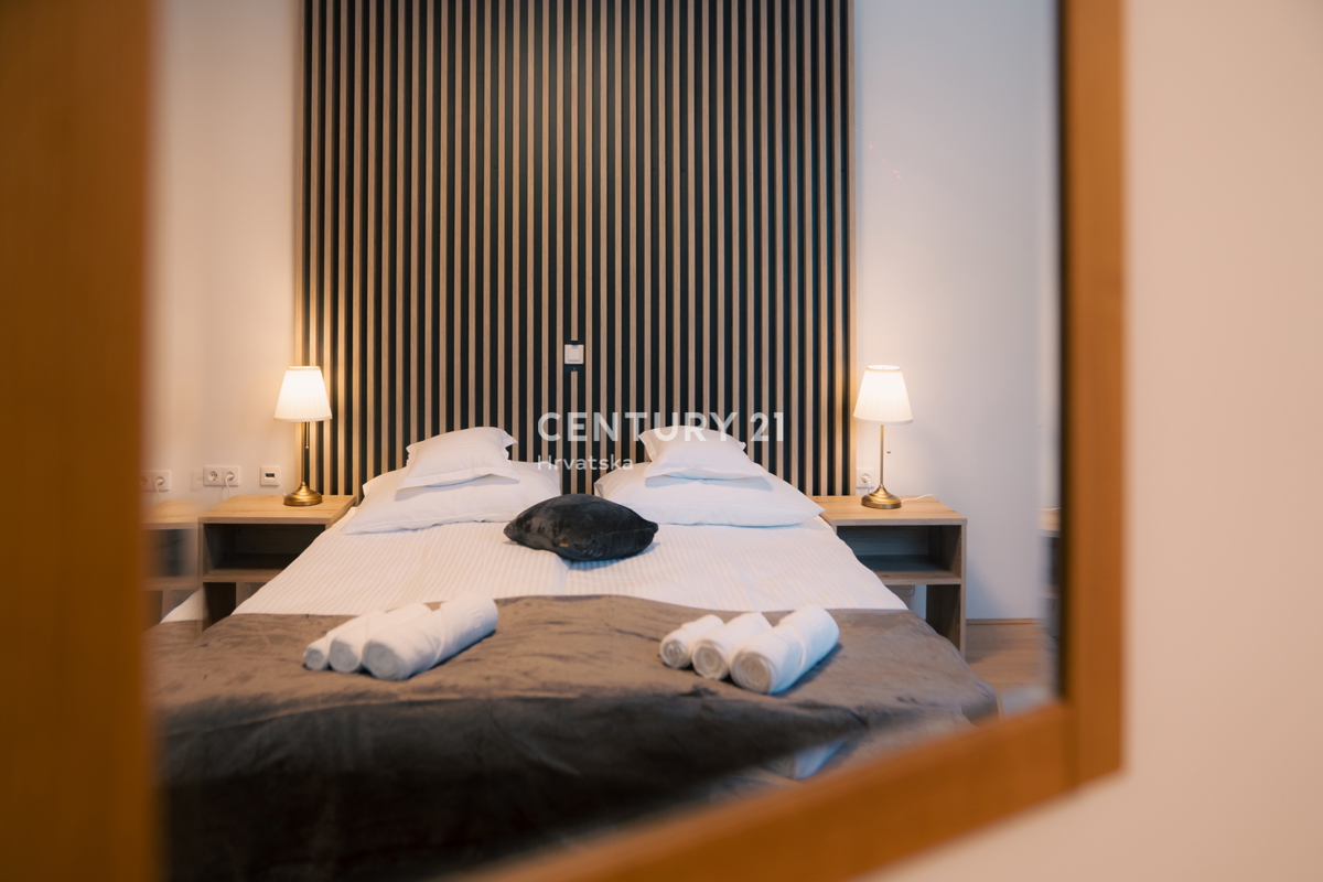 MARIBOR, POHORJE, STANOVANJE V PRITLIČJU Z VELIKIM ATRIJEM