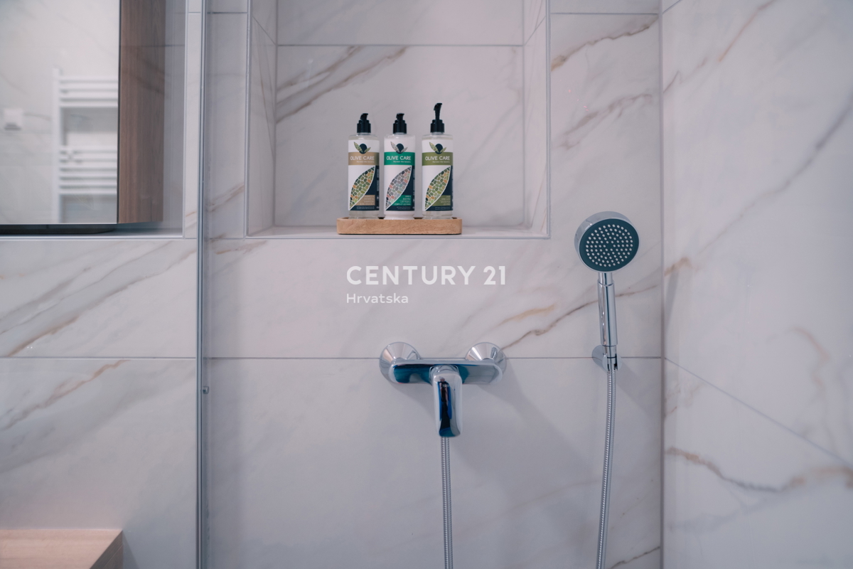 MARIBOR, POHORJE, STANOVANJE V PRITLIČJU Z VELIKIM ATRIJEM