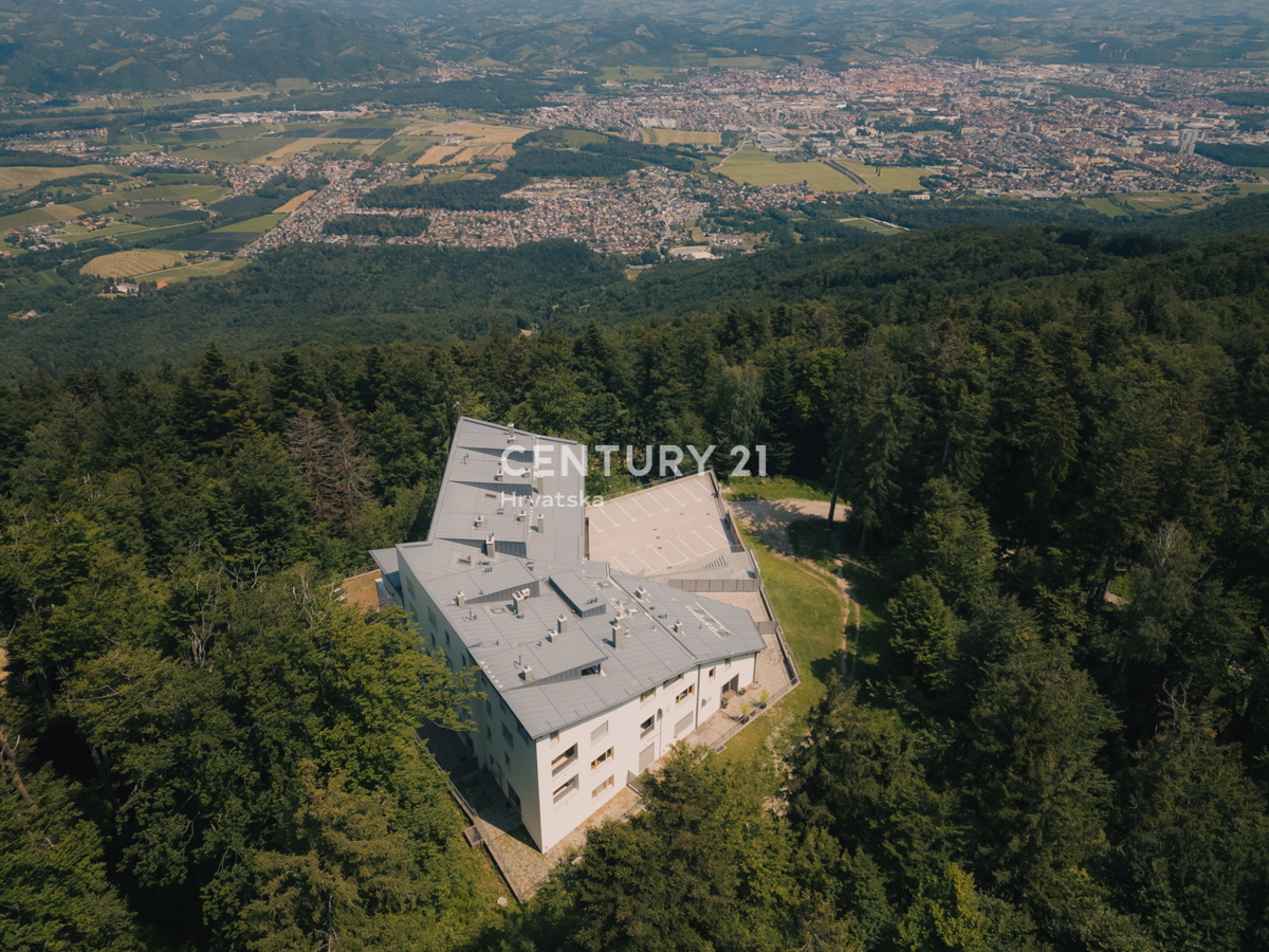 MARIBOR, POHORJE, STANOVANJE V PRITLIČJU Z VELIKIM ATRIJEM