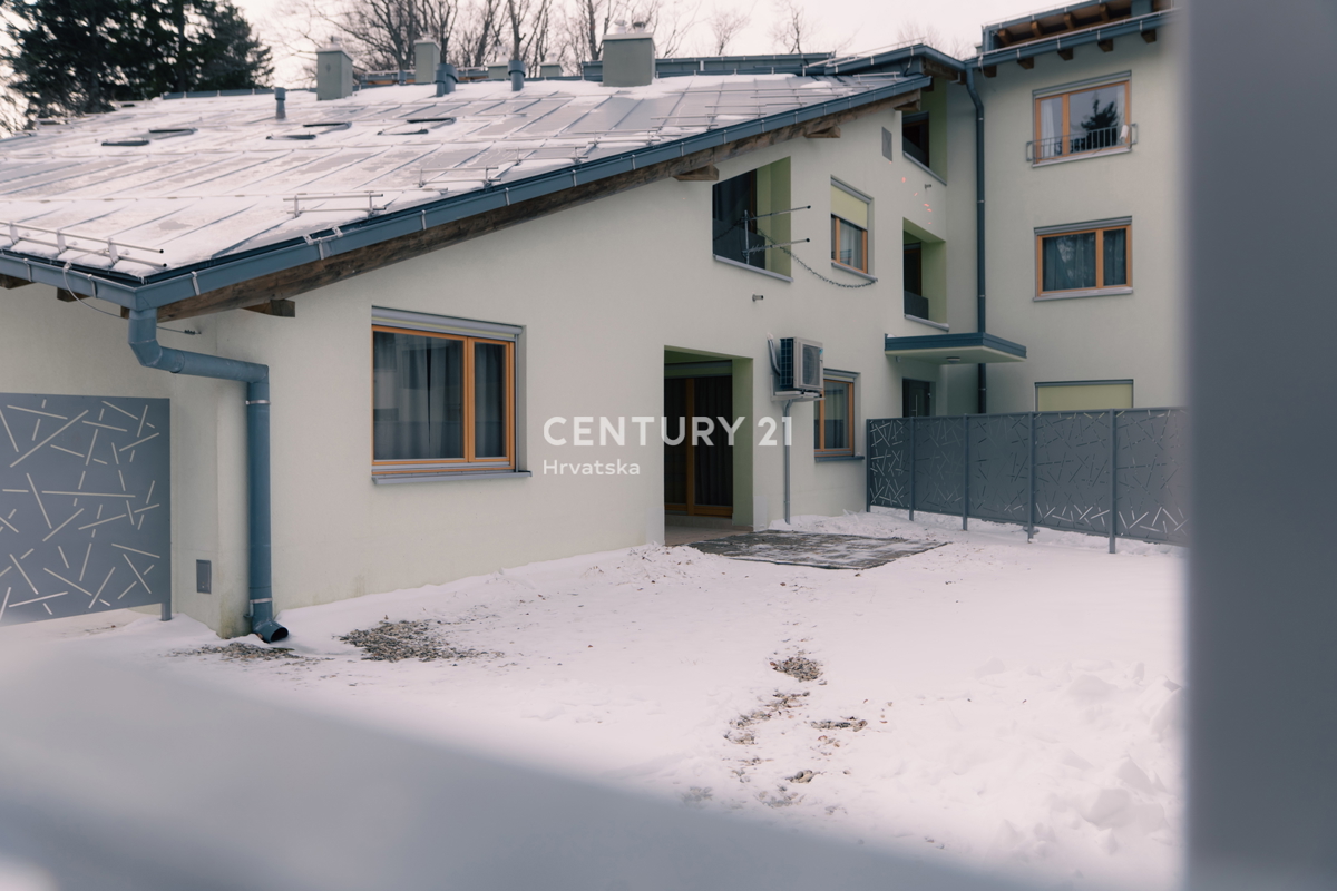 MARIBOR, POHORJE, STANOVANJE V PRITLIČJU Z VELIKIM ATRIJEM